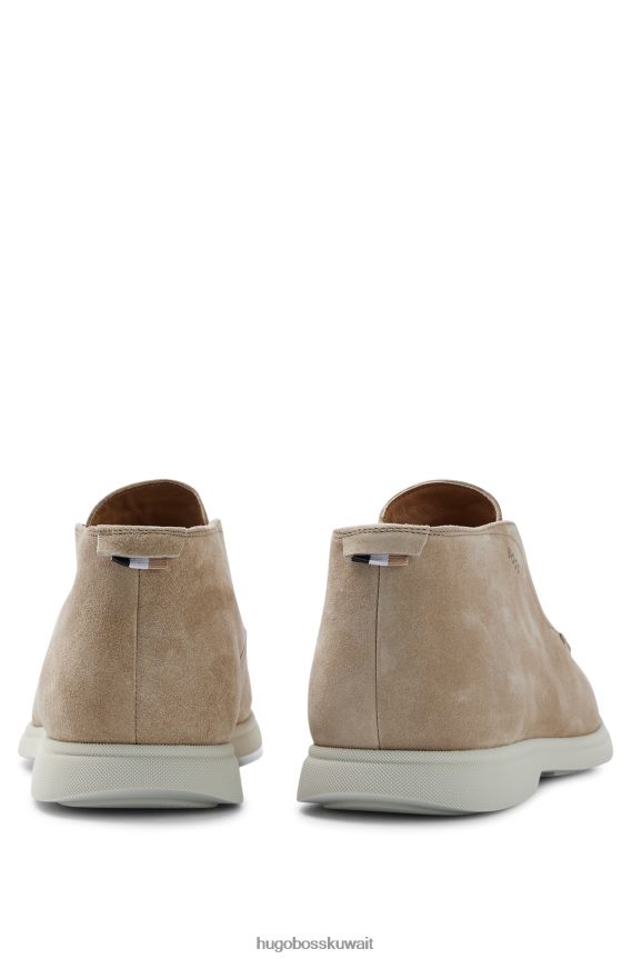 4TFNJN5050 اللون البيج Hugo Boss حذاء صحراوي من الجلد مع تفاصيل الشعار هوغو بيج