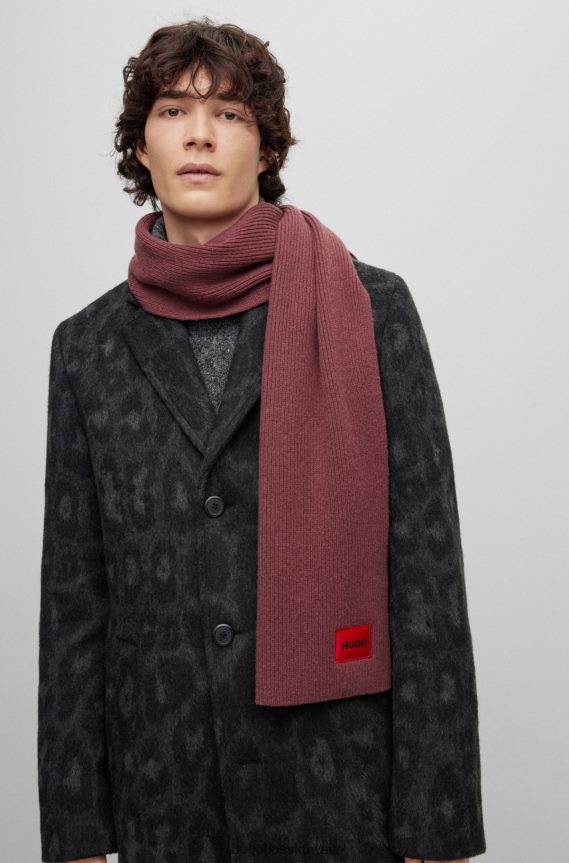 4TFNJN5054 بني غامق Hugo Boss وشاح من مزيج الصوف المضلع يحمل شعار هوغو باللون الأحمر باللون البني الداكن