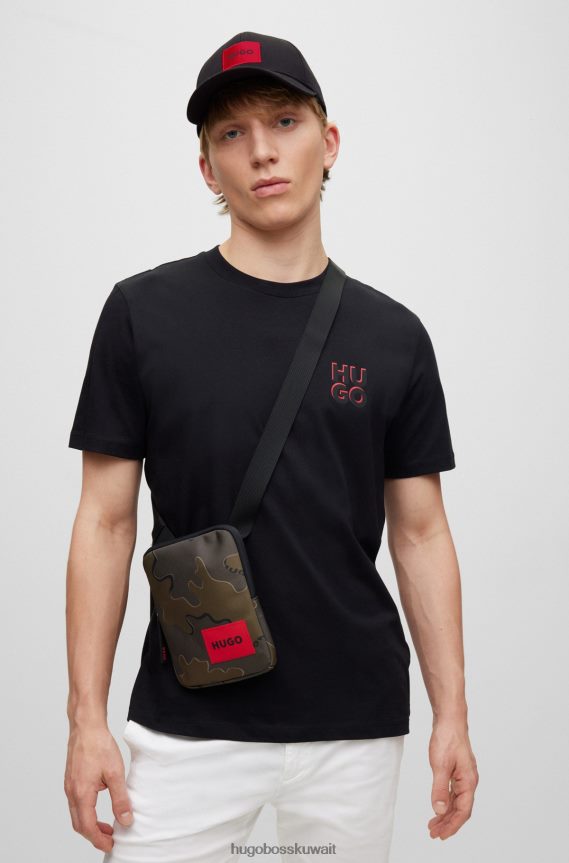 4TFNJN5069 أسود Hugo Boss قبعة سوداء من نسيج قطني طويل مع شعار هوغو باللون الأحمر