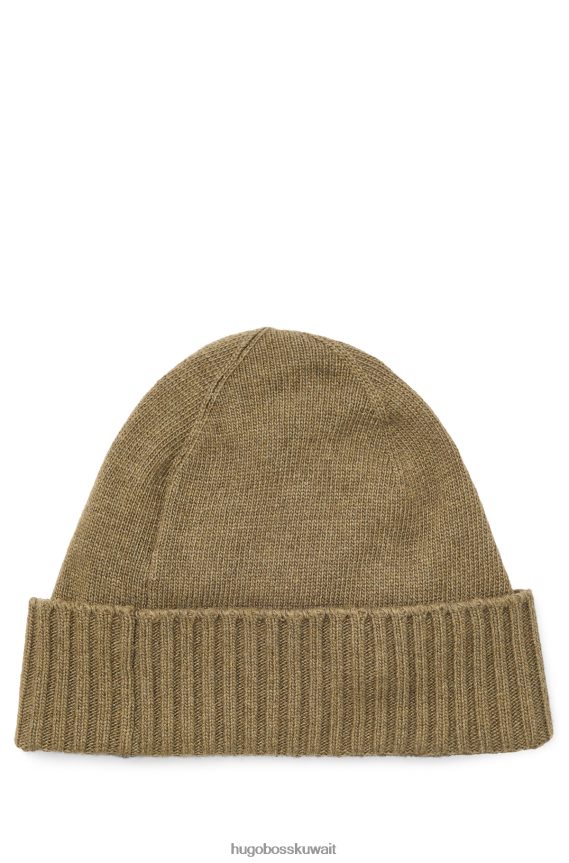 4TFNJN5113 أخضر غامق Hugo Boss قبعة صغيرة محبوكة باللون الأخضر الداكن مع شارة شعار هوغو منسوجة