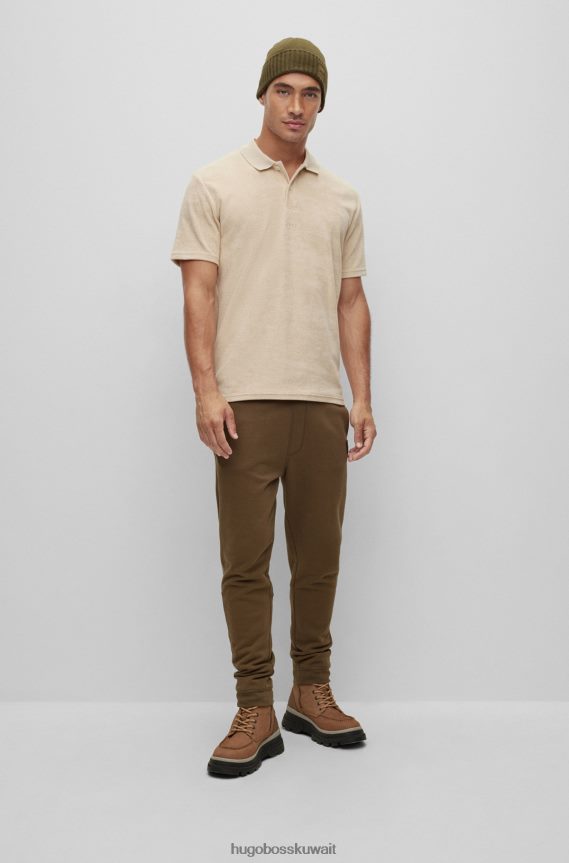 4TFNJN5113 أخضر غامق Hugo Boss قبعة صغيرة محبوكة باللون الأخضر الداكن مع شارة شعار هوغو منسوجة