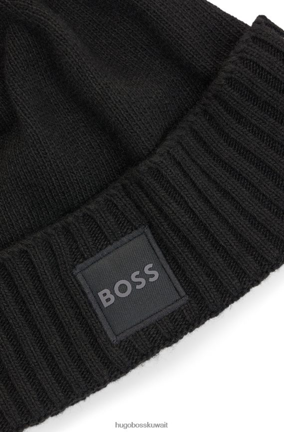 4TFNJN5115 أسود Hugo Boss قبعة صغيرة محبوكة باللون الأسود من هوغو مع شارة شعار منسوجة