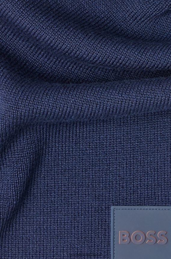 4TFNJN5168 أزرق غامق Hugo Boss وشاح مضلع باللون الأزرق الداكن من خيوط ناعمة مع شارة شعار السيليكون هوغو