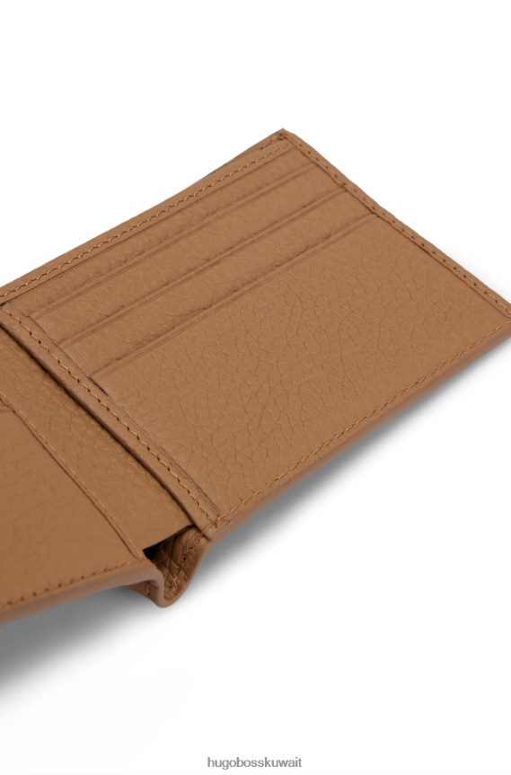 4TFNJN5258 اللون البيج Hugo Boss محفظة هوغو من الجلد المحبب مع شعار مصقول باللون البيج