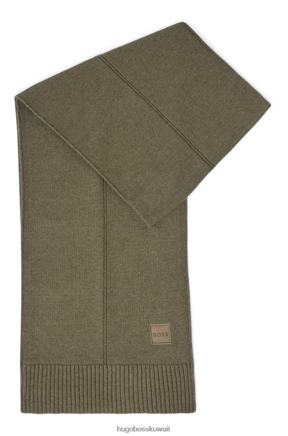 4TFNJN5295 أخضر غامق Hugo Boss وشاح منسوج عادي مع شارة شعار منسوجة هوغو باللون الأخضر الداكن