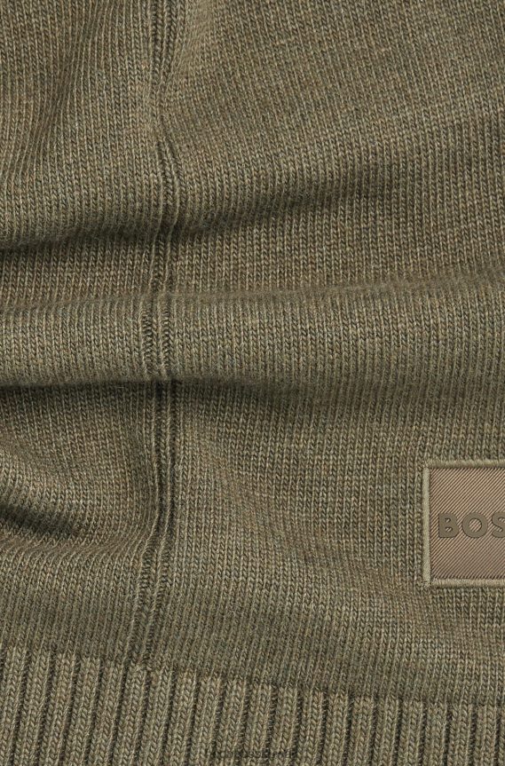 4TFNJN5295 أخضر غامق Hugo Boss وشاح منسوج عادي مع شارة شعار منسوجة هوغو باللون الأخضر الداكن