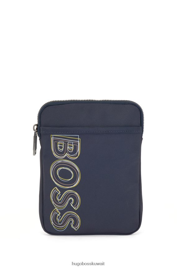 4TFNJN5299 أزرق غامق Hugo Boss حقيبة رقبة من النايلون المعاد تدويره مع طباعة شعار متعدد الطبقات باللون الأزرق الداكن