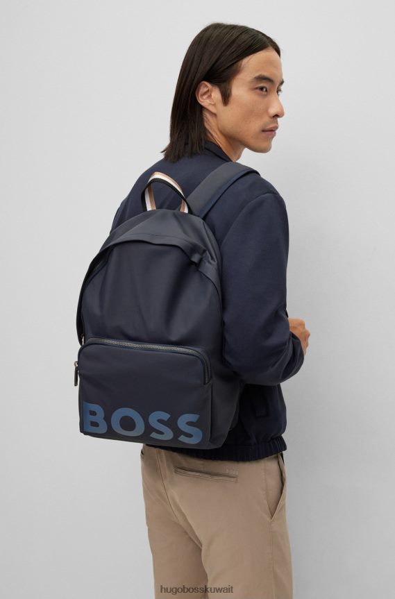 4TFNJN5302 أزرق غامق Hugo Boss حقيبة ظهر مصنوعة من مواد معاد تدويرها مع شريط شبكي مميز باللون الأزرق الداكن