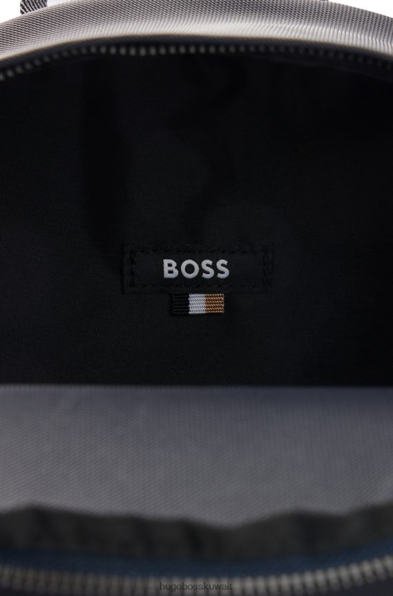 4TFNJN5302 أزرق غامق Hugo Boss حقيبة ظهر مصنوعة من مواد معاد تدويرها مع شريط شبكي مميز باللون الأزرق الداكن