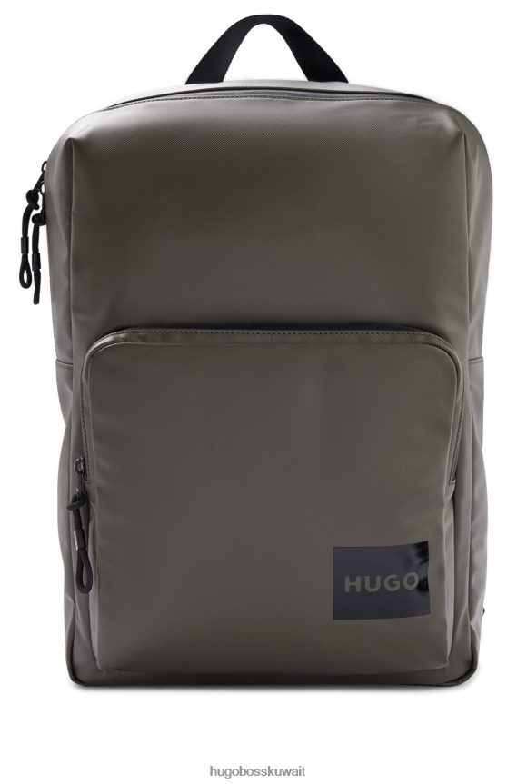 4TFNJN5309 أخضر غامق Hugo Boss حقيبة ظهر من القماش المطلي مع رقعة شعار هوغو باللون الأخضر الداكن