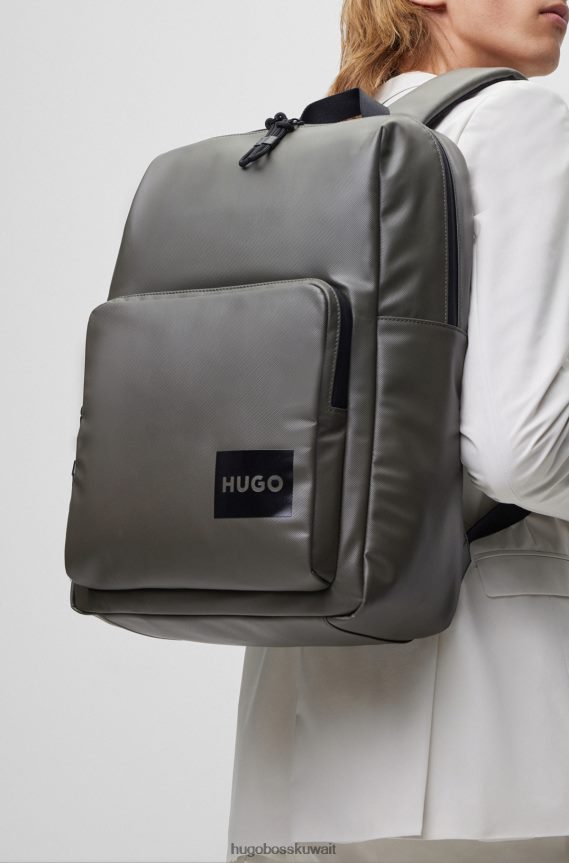 4TFNJN5309 أخضر غامق Hugo Boss حقيبة ظهر من القماش المطلي مع رقعة شعار هوغو باللون الأخضر الداكن