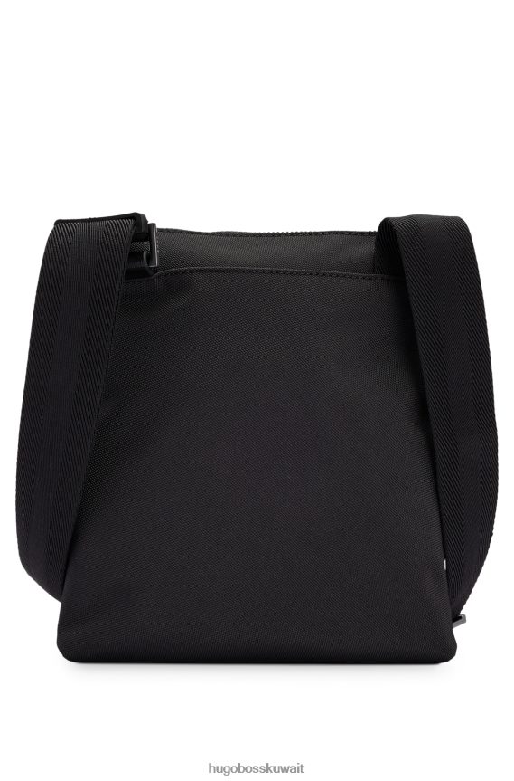 4TFNJN5317 أسود Hugo Boss حقيبة هيوغو مظروفة بخطوط مميزة باللون الأسود مصنوعة من النايلون المعاد تدويره