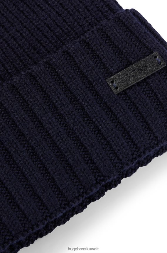 4TFNJN5341 أزرق غامق Hugo Boss قبعة صغيرة من الصوف البكر مع رقعة شعار هوغو من الجلد الصناعي باللون الأزرق الداكن