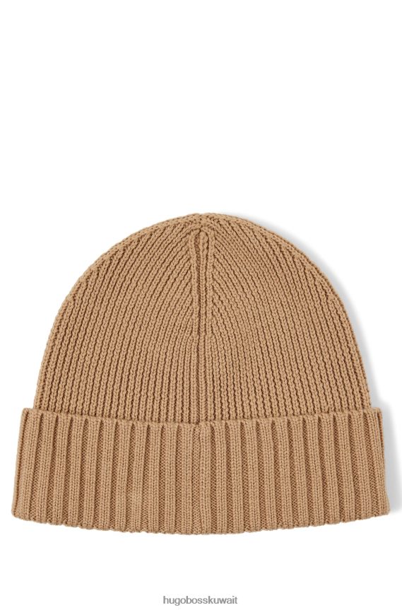 4TFNJN5342 اللون البيج Hugo Boss قبعة صغيرة من الصوف البكر من هوغو باللون البيج مع رقعة شعار من الجلد الصناعي