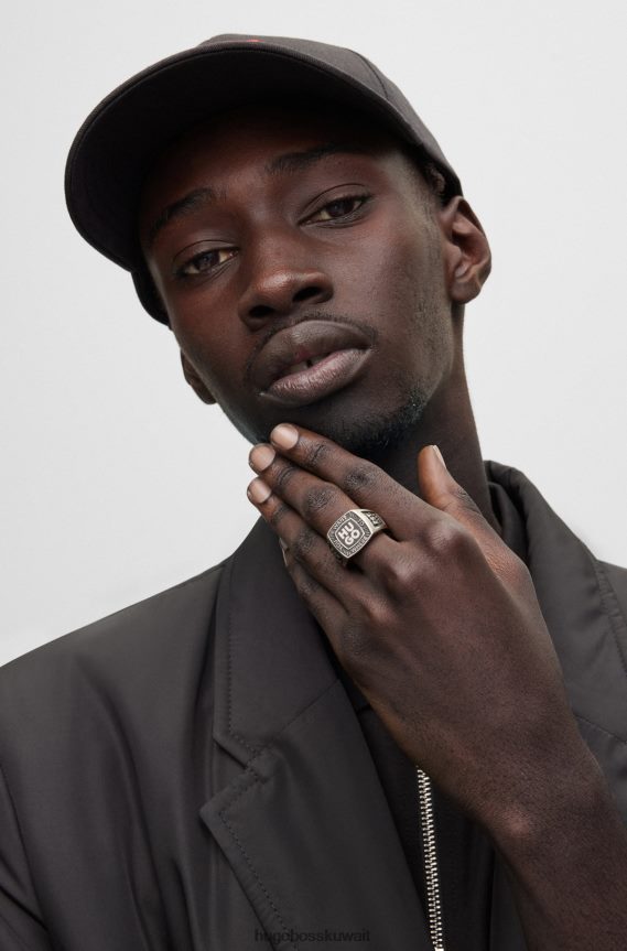 4TFNJN5372 فضة Hugo Boss خاتم فضي ذو تأثير عتيق مع تفاصيل شعار هوغو