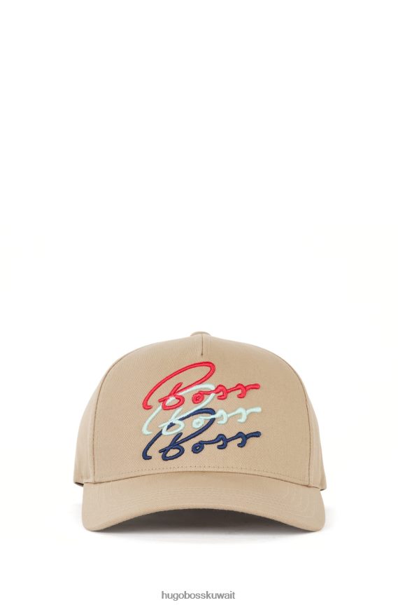 4TFNJN5401 البيج الفاتح Hugo Boss قبعة من نسيج قطني طويل مع شعار عمل فني من Hugo باللون البيج الفاتح