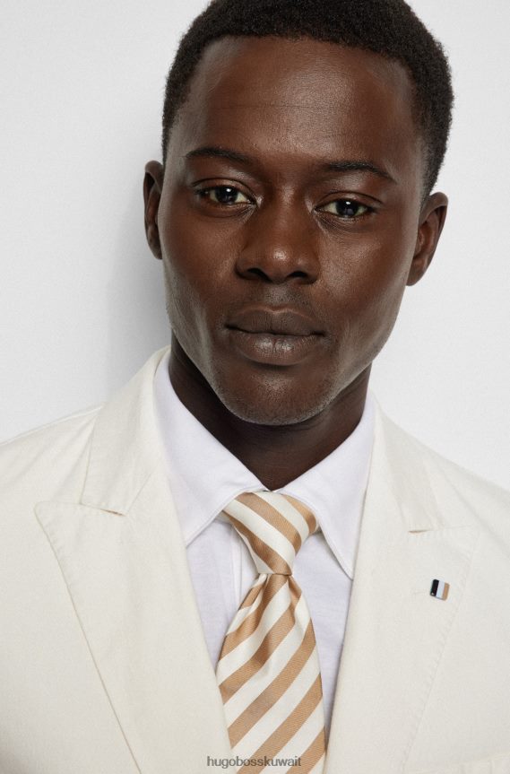 4TFNJN5406 البيج الفاتح Hugo Boss ربطة عنق من الحرير الخالص مع خطوط مائلة باللون البيج الفاتح