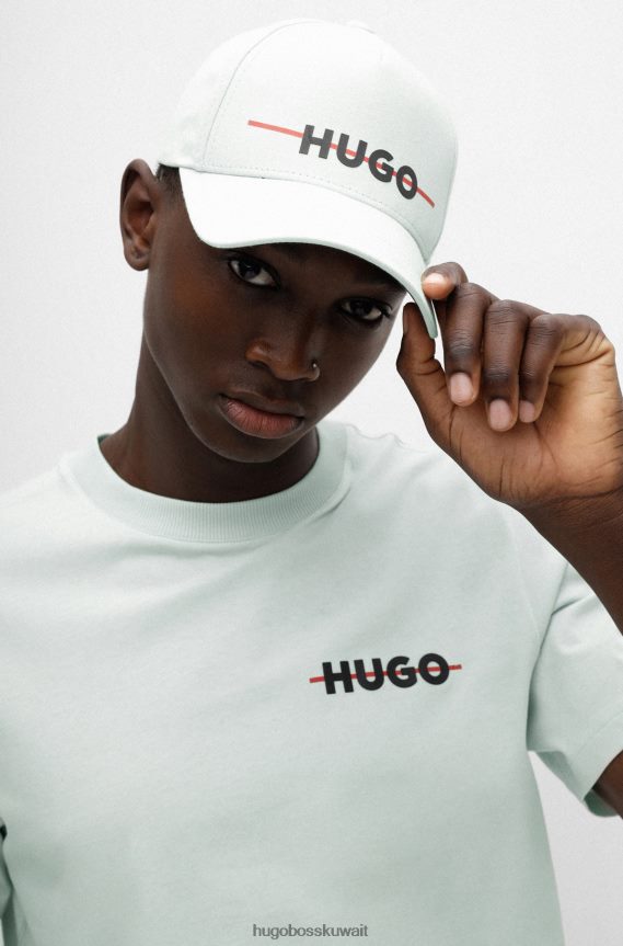4TFNJN5443 اخضر فاتح Hugo Boss قبعة هوغو قطنية طويلة باللون الأخضر الفاتح مع شعار وشريط أحمر