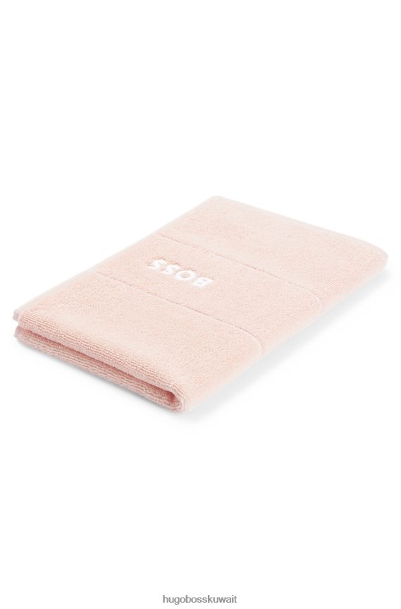4TFNJN5473 لون القرنفل Hugo Boss منشفة ضيوف من القطن المصري باللون الوردي مع شعار هوغو متباين