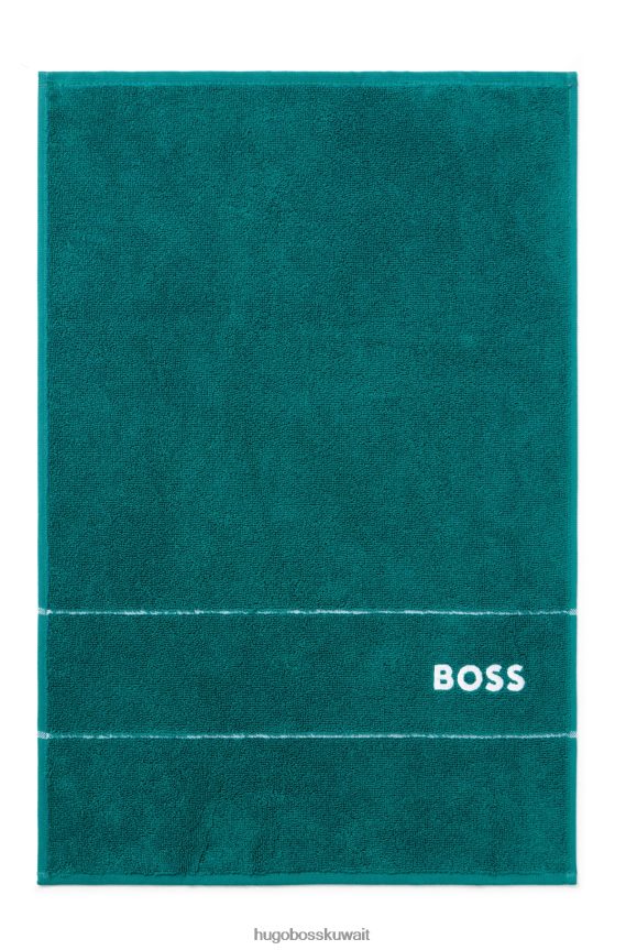 4TFNJN5475 أخضر غامق Hugo Boss منشفة ضيوف من القطن المصري هيوجو باللون الأخضر الداكن مع شعار متباين