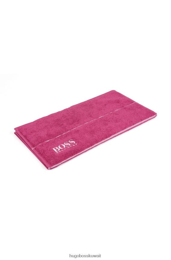 4TFNJN5479 لون القرنفل Hugo Boss منشفة ضيوف من القطن المصري مع شعار هوغو باللون الوردي المتباين