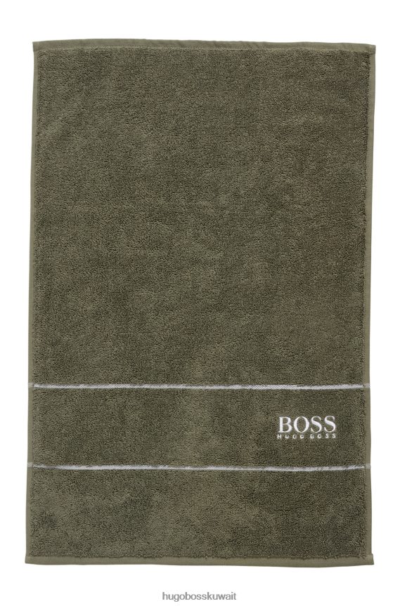 4TFNJN5484 أخضر غامق Hugo Boss منشفة ضيوف من القطن المصري مع شعار متباين باللون الأخضر الداكن