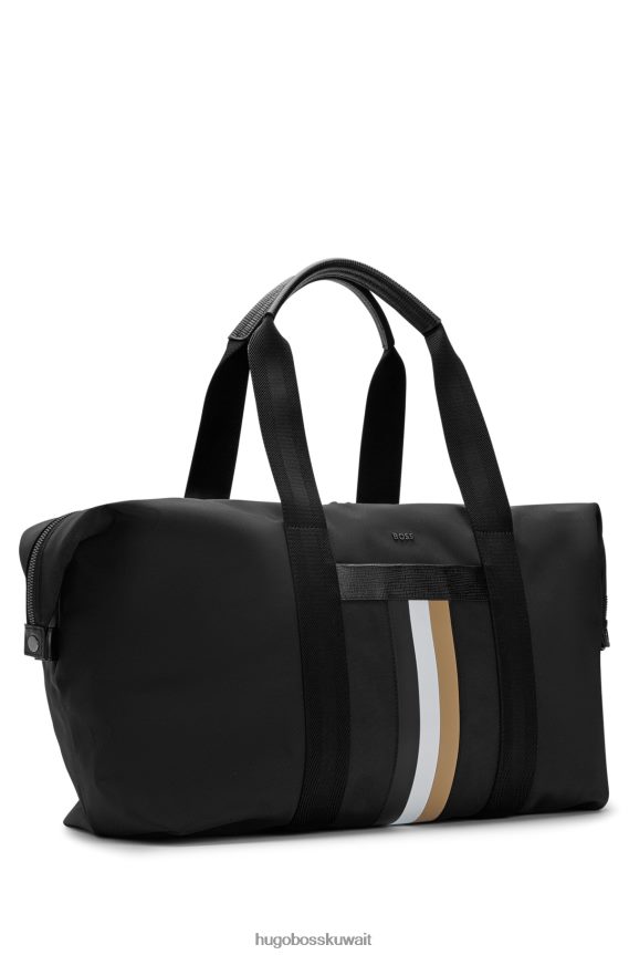 4TFNJN5494 أسود Hugo Boss حقيبة هوغو باللون الأسود ذات الخطوط المميزة من القماش المعاد تدويره مع حقيبة داخلية