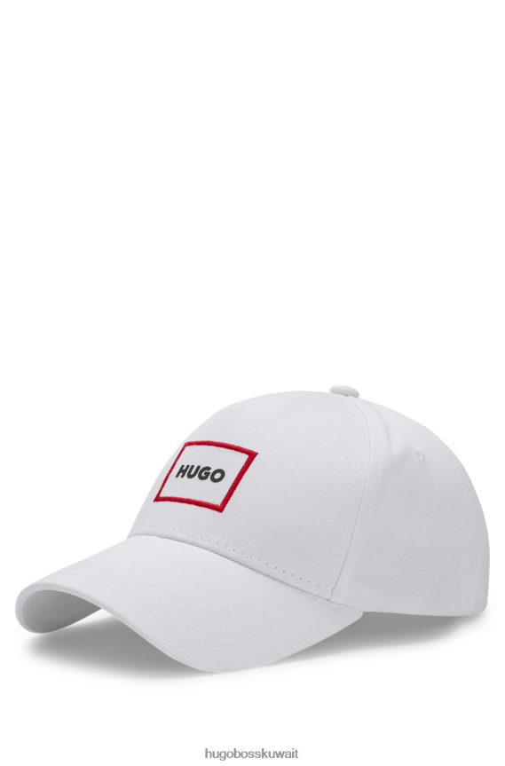 4TFNJN5539 أبيض Hugo Boss قبعة من نسيج قطني طويل مع شعار بإطار أحمر باللون الأبيض
