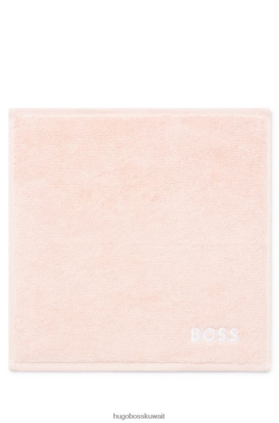4TFNJN5551 لون القرنفل Hugo Boss قماش وجه وردي من القطن المصري مع شعار هوغو بلون متباين