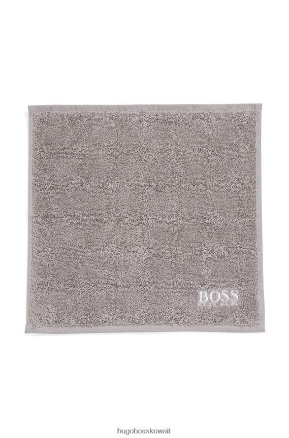 4TFNJN5562 رمادي Hugo Boss قماش وجه من القطن المصري مع شعار متباين باللون الرمادي هوغو