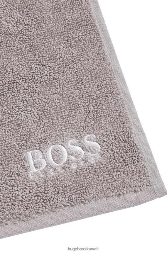 4TFNJN5562 رمادي Hugo Boss قماش وجه من القطن المصري مع شعار متباين باللون الرمادي هوغو