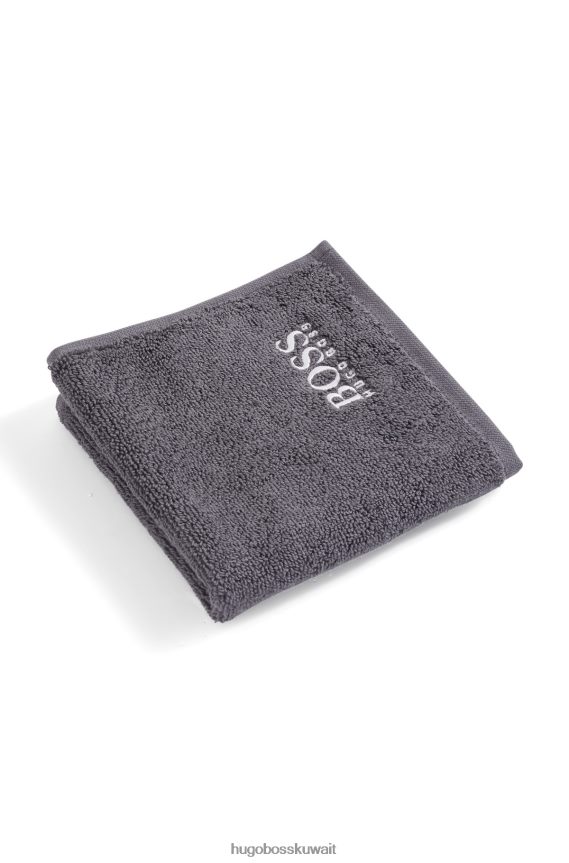 4TFNJN5563 الرمادي الداكن Hugo Boss قماش وجه من القطن المصري باللون الرمادي الداكن مع شعار هوغو متباين