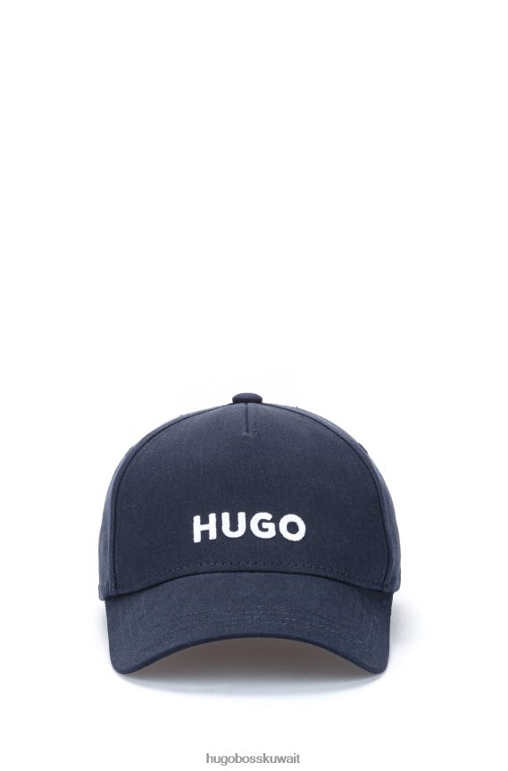 4TFNJN5564 أزرق غامق Hugo Boss قبعة من نسيج قطني طويل مع شعار مطرز هوغو باللون الأزرق الداكن