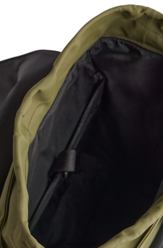 4TFNJN5590 منقوشة Hugo Boss حقيبة ظهر منقوشة بطبعات مموهة تحمل علامة Hugo التجارية التعاونية