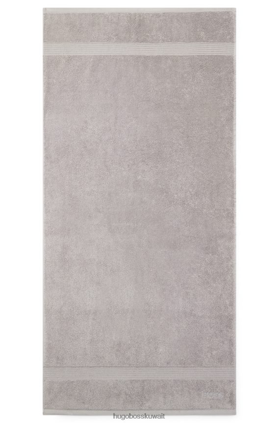 4TFNJN5591 فضة Hugo Boss منشفة حمام مطرزة بشعار الماركة من قطن بحر إيجه باللون الفضي