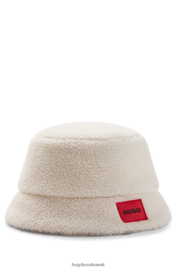 4TFNJN5596 أبيض Hugo Boss قبعة دلو مصنوعة من صوف تيدي مع شعار أحمر اللون باللون الأبيض