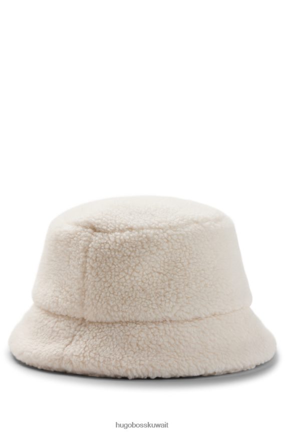 4TFNJN5596 أبيض Hugo Boss قبعة دلو مصنوعة من صوف تيدي مع شعار أحمر اللون باللون الأبيض