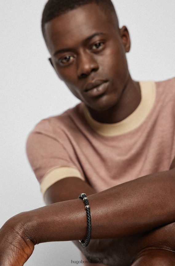 4TFNJN5599 أسود Hugo Boss سوار هوغو من الجلد المضفر باللون الأسود مع إغلاق مغناطيسي يحمل العلامة التجارية