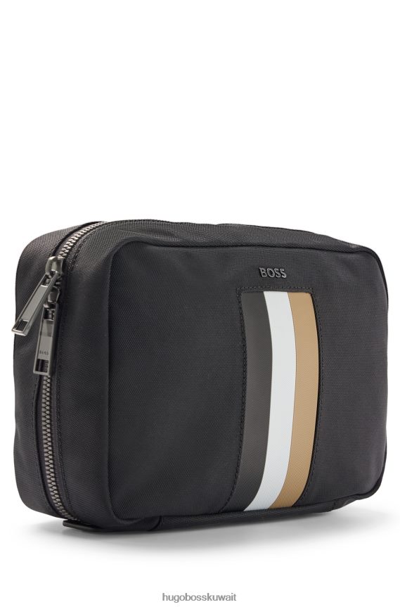 4TFNJN5613 أسود Hugo Boss حقيبة هوغو سوداء بسحاب مصنوعة من قماش معاد تدويره مع شريط مميز