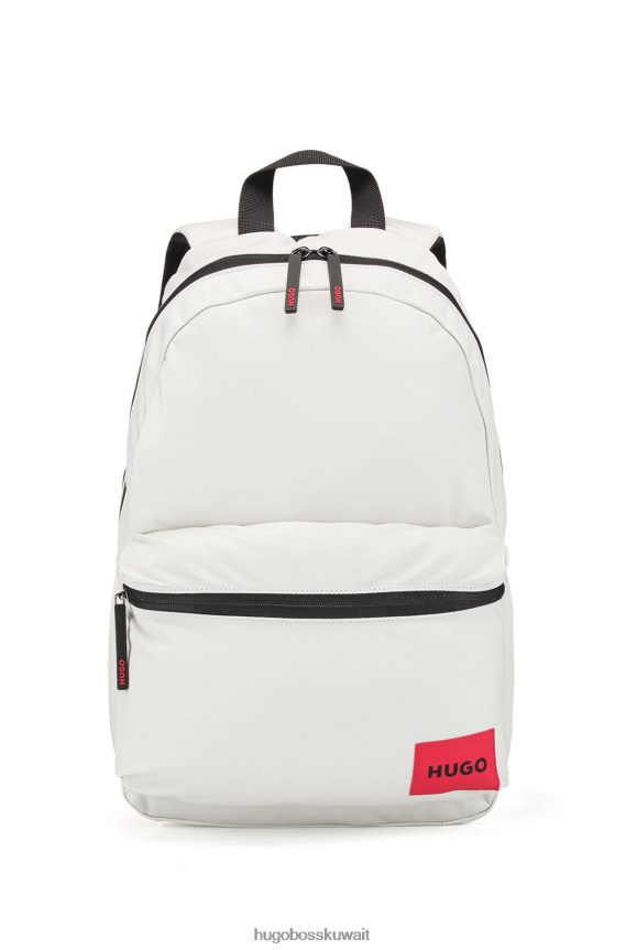 4TFNJN5627 أبيض Hugo Boss حقيبة ظهر Hugo مصنوعة من النايلون المعاد تدويره مع ملصق شعار أحمر باللون الأبيض