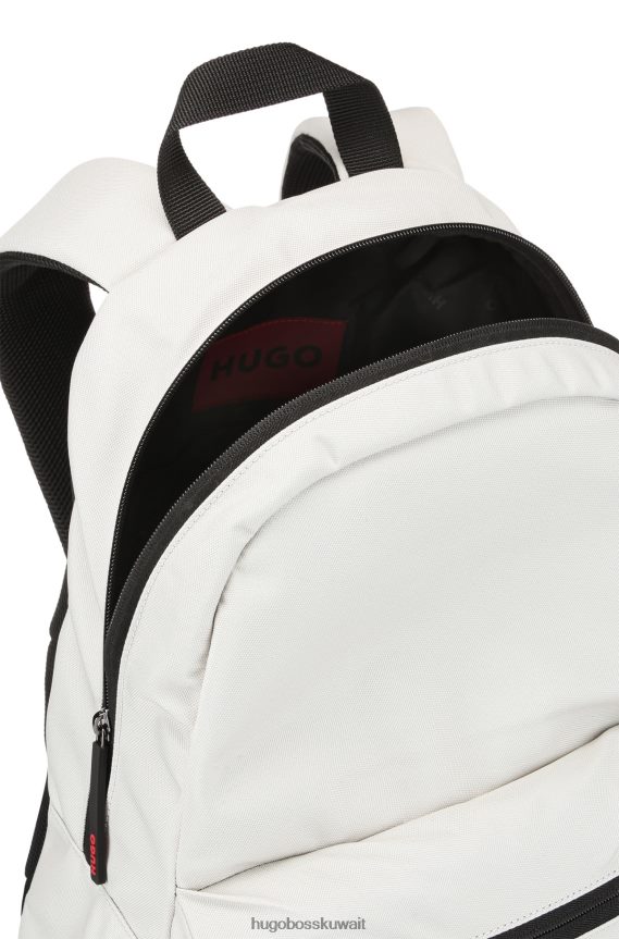 4TFNJN5627 أبيض Hugo Boss حقيبة ظهر Hugo مصنوعة من النايلون المعاد تدويره مع ملصق شعار أحمر باللون الأبيض