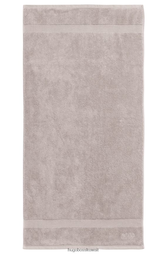 4TFNJN5640 البيج الفاتح Hugo Boss منشفة حمام بشعار هوغو من قطن بحر إيجة، بيج فاتح
