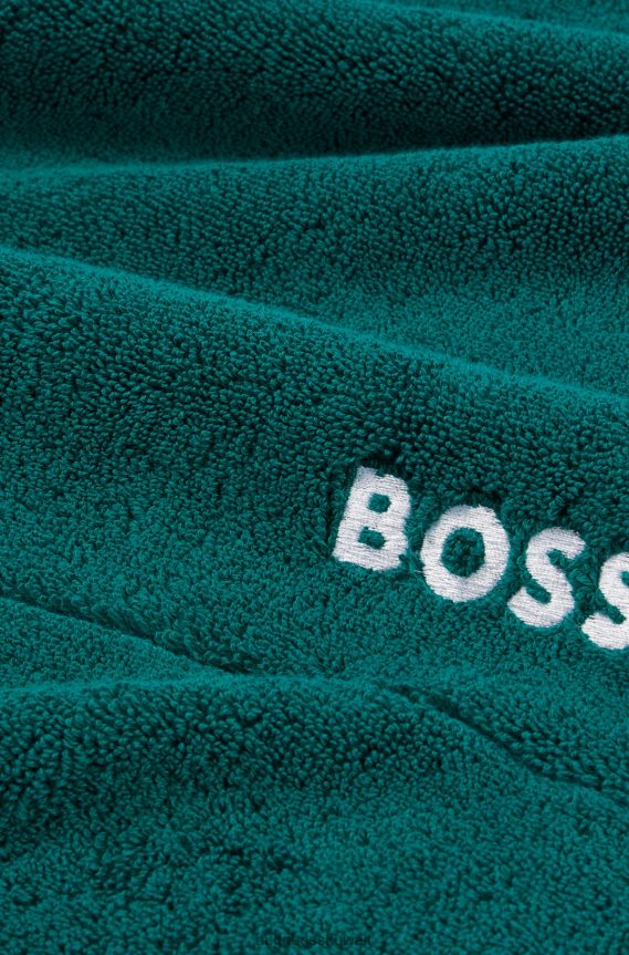 4TFNJN5649 أخضر غامق Hugo Boss سجادة حمام من القطن المصري باللون الأخضر الداكن مع شعار هوغو متباين