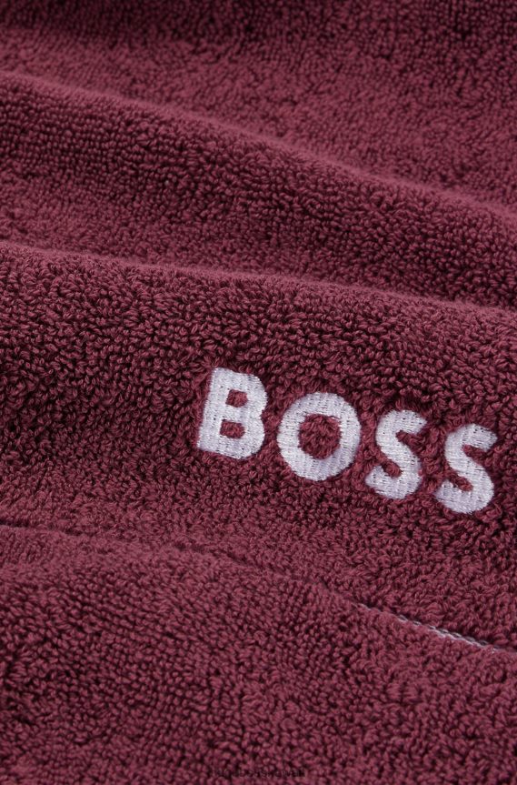 4TFNJN5651 الأرجواني الداكن Hugo Boss سجادة حمام هوغو من القطن المصري باللون الأرجواني الداكن مع شعار متباين