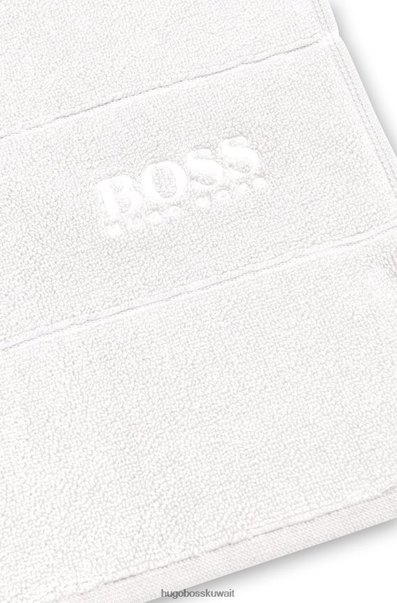 4TFNJN5656 أبيض Hugo Boss سجادة حمام من القطن المصري مع شعار متباين باللون الأبيض هوغو