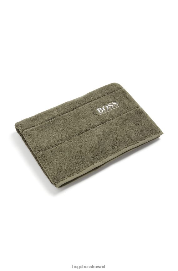 4TFNJN5661 أخضر غامق Hugo Boss سجادة حمام من القطن المصري باللون الأخضر مع شعار هوغو المتباين