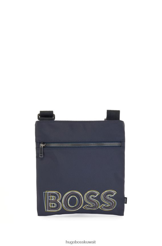 4TFNJN5721 أزرق غامق Hugo Boss حقيبة هيوغو باللون الأزرق الداكن مصنوعة من قماش معاد تدويره مع شعار متعدد الألوان