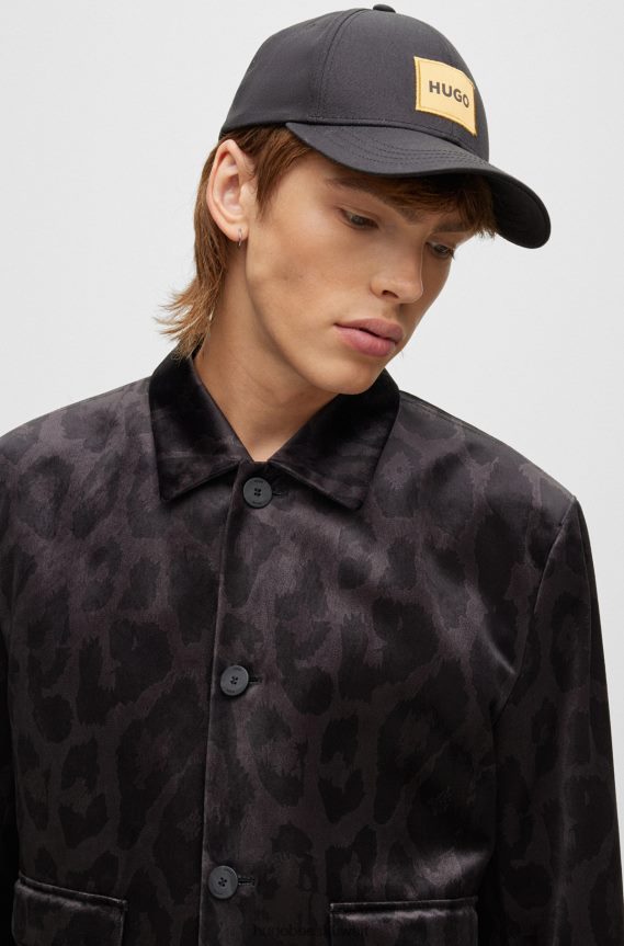 4TFNJN5722 أسود Hugo Boss قبعة Hugo من نسيج قطني طويل باللون الأسود مع شعار بتأثير معدني