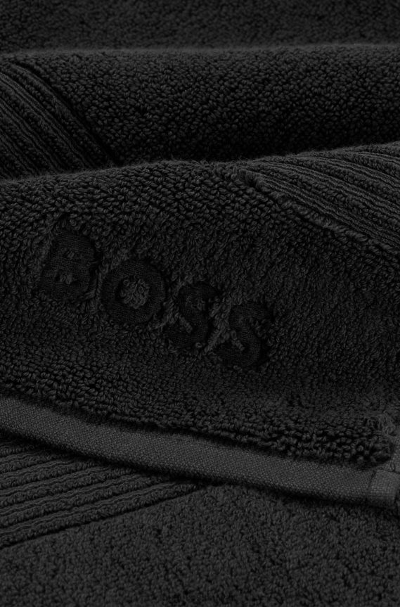 4TFNJN5732 أسود Hugo Boss منشفة حمام مطرزة بشعار الماركة من قطن بحر إيجه باللون الأسود