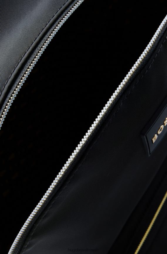 4TFNJN5739 أسود Hugo Boss حقيبة ظهر من النايلون المعاد تدويره مع حافظة سماعة رأس قابلة للفصل باللون الأسود